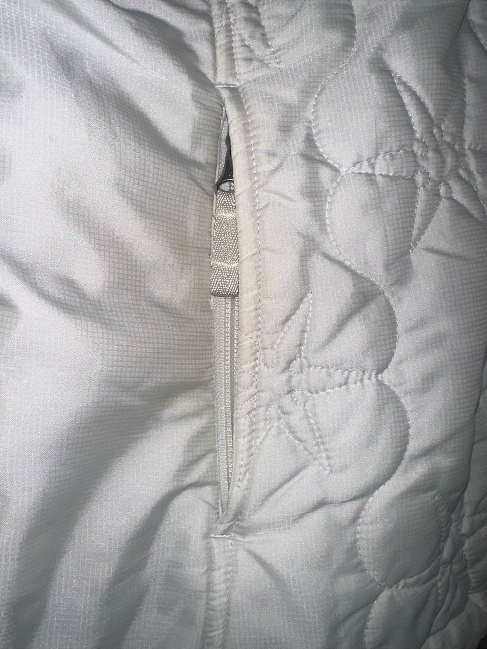The North Face Women's White Quilted Star-Pattern Jacket Size Medium - Picture 6 of 13